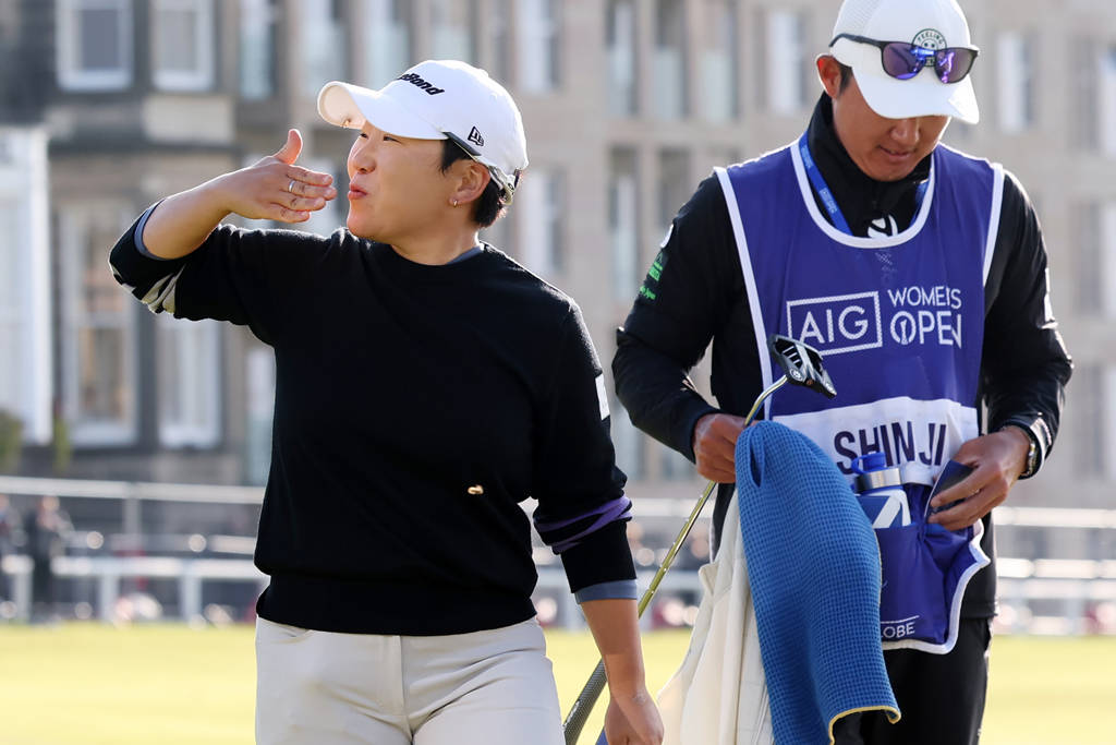 Jiyai Shin blows a kiss to the St Andrews crowd after her scintillating third round at the 2024 AIG Women's Open